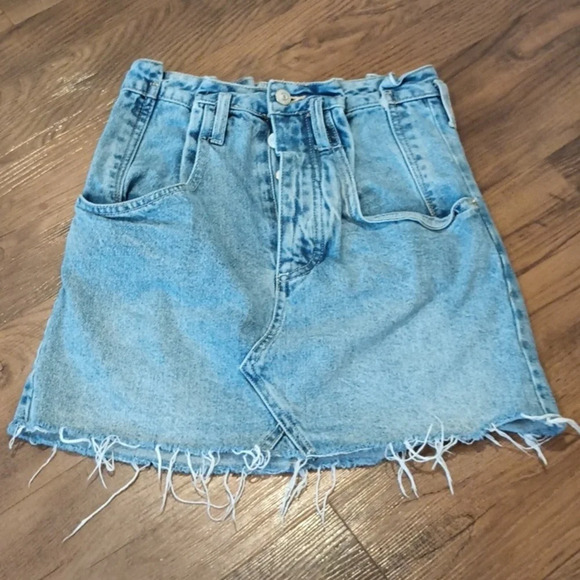 We The Free Retro High Waisted Denim Distressed Mini Jean Skirt A33 - Picture 1 of 7